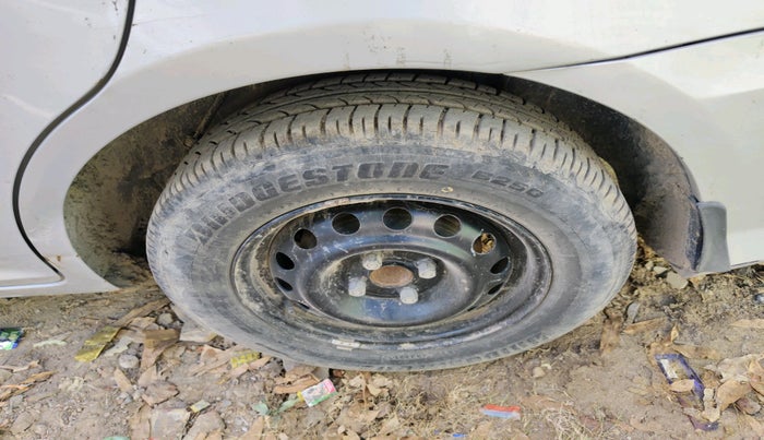 2010 Hyundai Verna TRANSFORM 1.6 SX VTVT, Petrol, Manual, 80,968 km, tyre