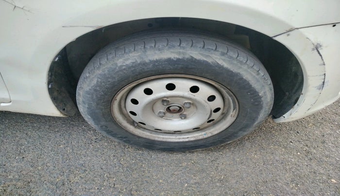 2012 Maruti Swift LXI, Petrol, Manual, 1,06,394 km, tyre