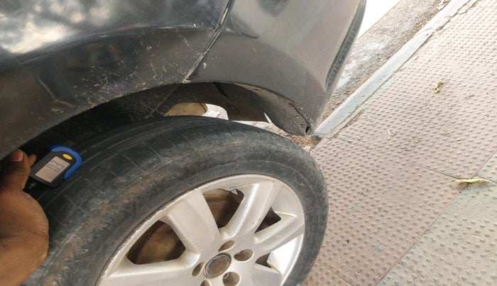 2010 Volkswagen Vento HIGHLINE DIESEL 1.6, Diesel, Manual, 1,27,253 km, tyre