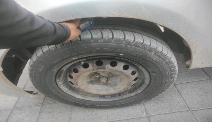 2013 Toyota Etios Liva GD, Diesel, Manual, 1,35,966 km, tyre