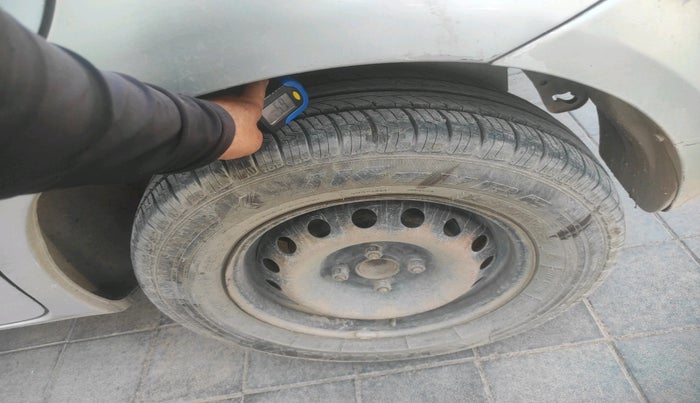 2013 Toyota Etios Liva GD, Diesel, Manual, 1,35,966 km, tyre