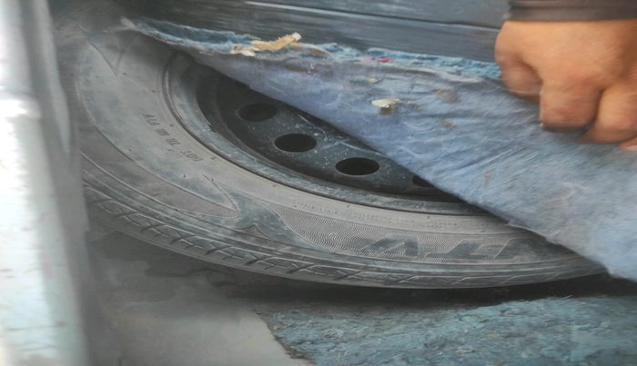 2013 Toyota Etios Liva GD, Diesel, Manual, 1,35,966 km, tyre