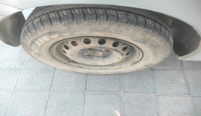 2013 Toyota Etios Liva GD, Diesel, Manual, 1,35,966 km, tyre