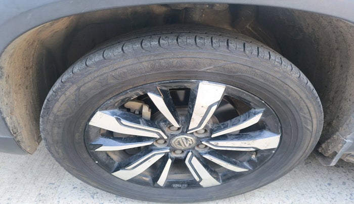 2020 MG HECTOR SHARP 1.5 DCT PETROL, Petrol, Automatic, 1,13,669 km, tyre