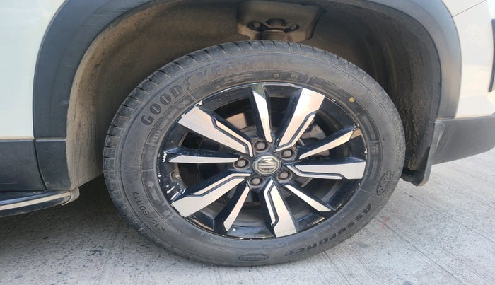 2020 MG HECTOR SHARP 1.5 DCT PETROL, Petrol, Automatic, 1,13,669 km, tyre