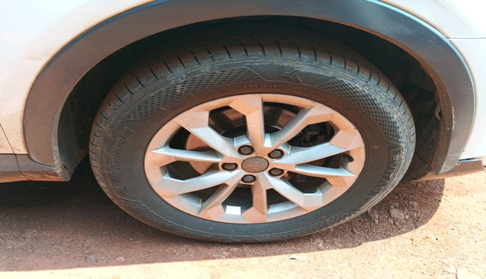 2015 Audi Q3 35 TDI Quattro, Diesel, Automatic, 1,96,467 km, tyre