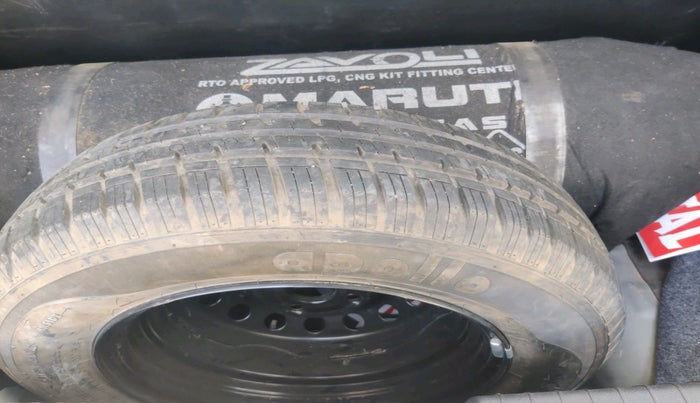 2017 Hyundai Elite i20 MAGNA 1.2, CNG, Manual, 1,06,930 km, tyre