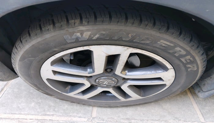 2017 Tata Hexa XT 4X2 7 STR, Diesel, Manual, 1,55,630 km, tyre