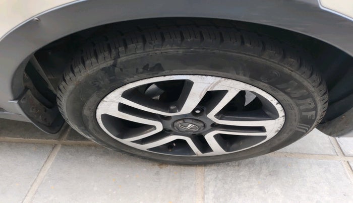 2017 Tata Hexa XT 4X2 7 STR, Diesel, Manual, 1,55,630 km, tyre