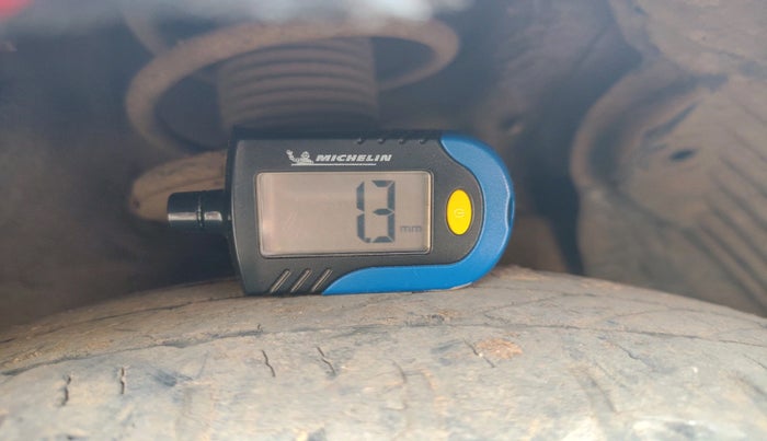 2011 Hyundai Eon MAGNA, Petrol, Manual, 70,013 km, tyre