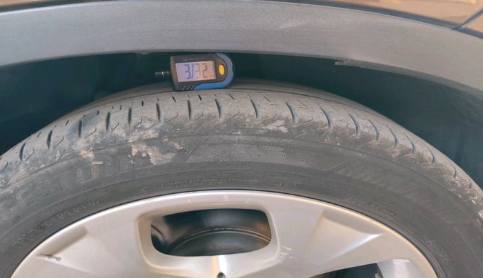 2013 BMW X1 SDRIVE 20D, Diesel, Automatic, 1,11,630 km, tyre