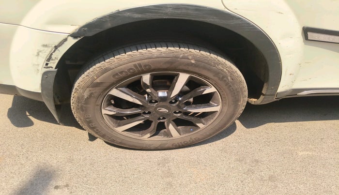 2019 Mahindra XUV500 W11, Diesel, Manual, 90,255 km, tyre