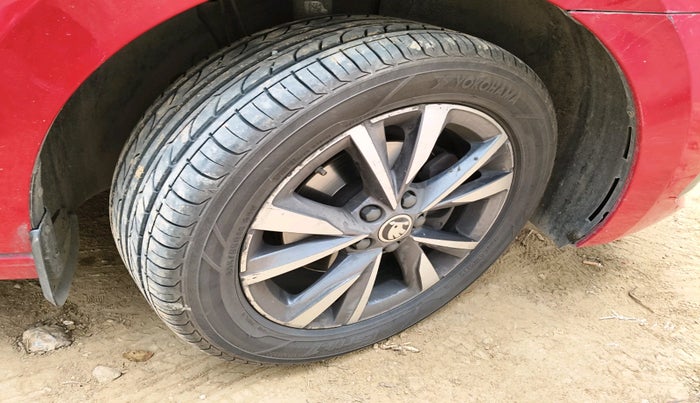 2022 Skoda SLAVIA STYLE 1.0L TSI AT, Petrol, Automatic, 92,979 km, tyre