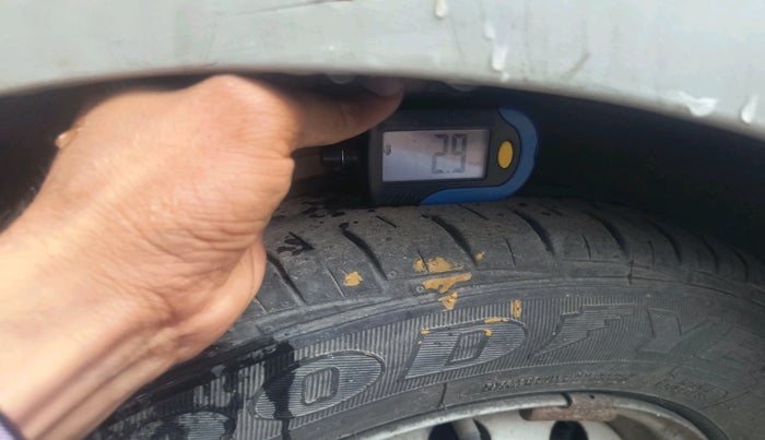 2011 Hyundai Eon ERA, Petrol, Manual, 74,422 km, tyre