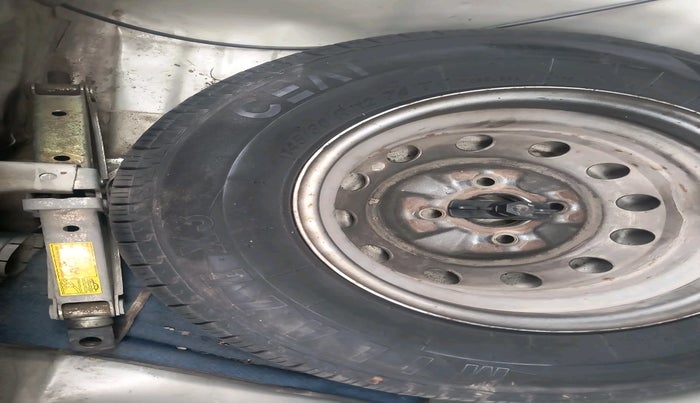 2011 Hyundai Eon ERA, Petrol, Manual, 74,422 km, tyre