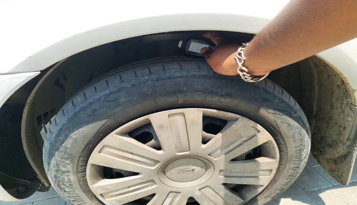 2012 Ford Fiesta Classic LXI 1.4 DIESEL, Diesel, Manual, 1,52,588 km, tyre