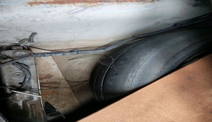 2012 Ford Fiesta Classic LXI 1.4 DIESEL, Diesel, Manual, 1,52,588 km, tyre