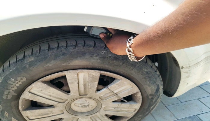 2012 Ford Fiesta Classic LXI 1.4 DIESEL, Diesel, Manual, 1,52,588 km, tyre