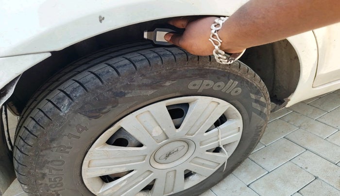 2012 Ford Fiesta Classic LXI 1.4 DIESEL, Diesel, Manual, 1,52,588 km, tyre