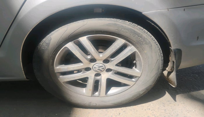 2014 Volkswagen Jetta HIGHLINE TDI AT, Diesel, Automatic, 1,48,174 km, tyre