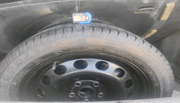 2014 Volkswagen Jetta HIGHLINE TDI AT, Diesel, Automatic, 1,48,174 km, tyre