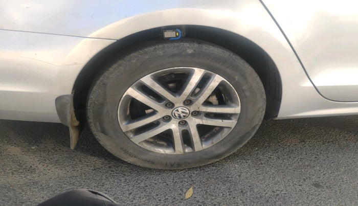 2014 Volkswagen Jetta HIGHLINE TDI AT, Diesel, Automatic, 1,48,174 km, tyre