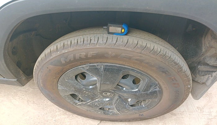 2025 Tata PUNCH Adventure Plus AMT, Petrol, Automatic, 673 km, tyre