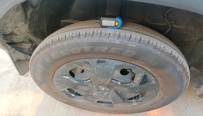 2025 Tata PUNCH Adventure Plus AMT, Petrol, Automatic, 673 km, tyre