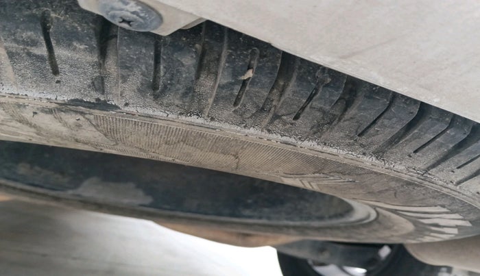 2014 Mahindra XUV500 W4, Diesel, Manual, 1,76,483 km, tyre