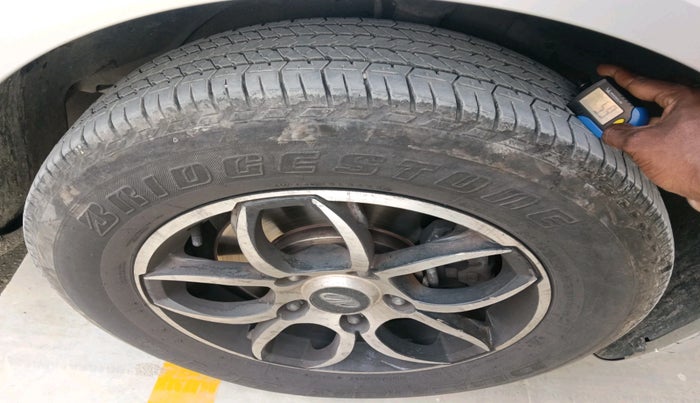 2014 Mahindra XUV500 W4, Diesel, Manual, 1,76,483 km, tyre