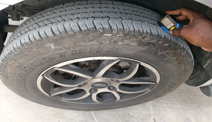 2014 Mahindra XUV500 W4, Diesel, Manual, 1,76,483 km, tyre