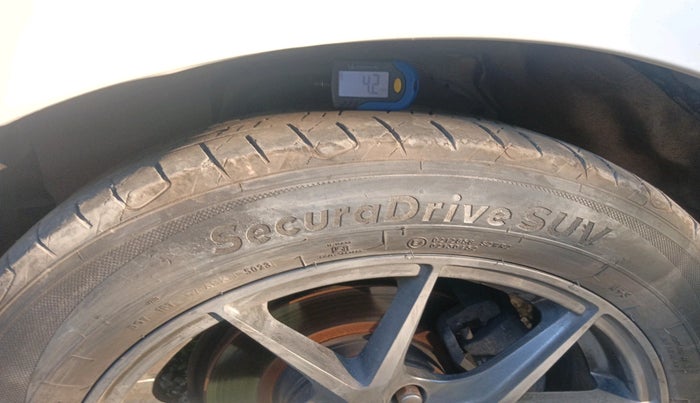 2017 Toyota Innova Crysta 2.8 GX AT 7 STR, Diesel, Automatic, 1,13,155 km, tyre