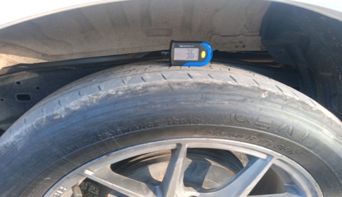 2017 Toyota Innova Crysta 2.8 GX AT 7 STR, Diesel, Automatic, 1,13,155 km, tyre