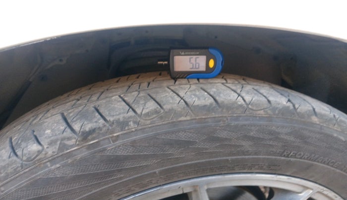 2017 Toyota Innova Crysta 2.8 GX AT 7 STR, Diesel, Automatic, 1,13,155 km, tyre