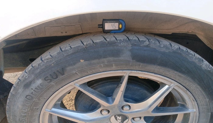 2017 Toyota Innova Crysta 2.8 GX AT 7 STR, Diesel, Automatic, 1,13,155 km, tyre