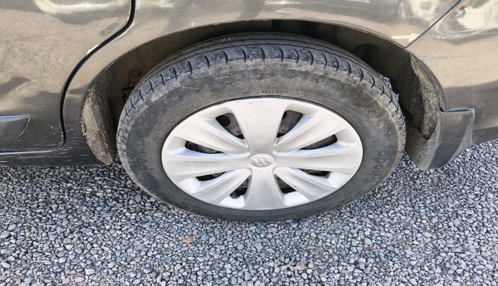 2016 Maruti Ertiga VXI, CNG, Manual, 1,53,762 km, tyre