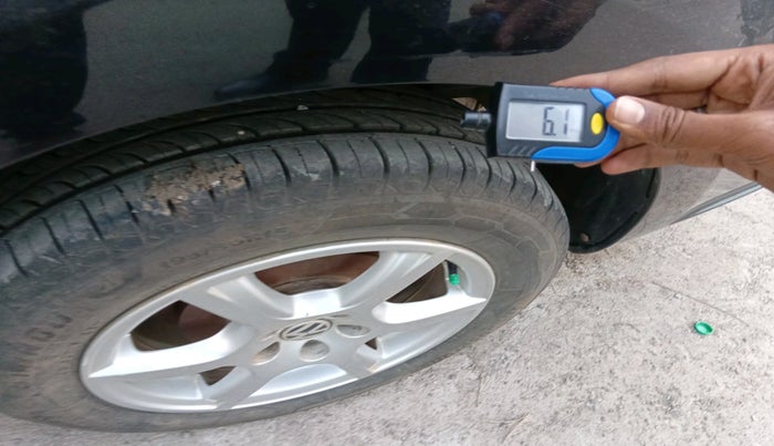 2014 Volkswagen Vento HIGHLINE 1.2 TSI AT, Petrol, Automatic, 1,05,057 km, tyre