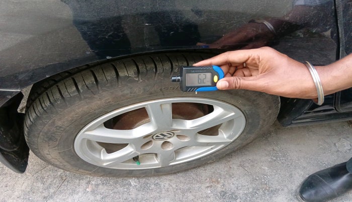 2014 Volkswagen Vento HIGHLINE 1.2 TSI AT, Petrol, Automatic, 1,05,057 km, tyre