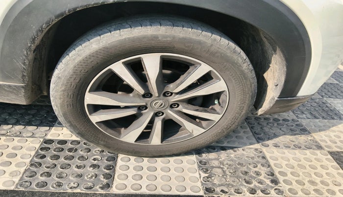 2020 Nissan Kicks XV PREMIUM (O) TURBO 1.3 DUAL TONE, Petrol, Manual, 81,693 km, tyre