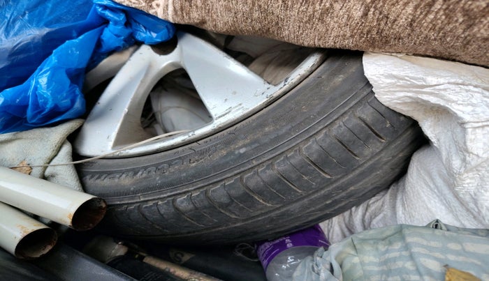 2012 Hyundai Verna FLUIDIC 1.6 CRDI SX OPT AT, Diesel, Automatic, 97,581 km, tyre