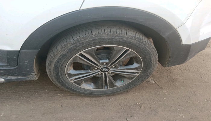 2016 Hyundai Creta SX (O) 1.6 DIESEL, Diesel, Manual, 1,01,721 km, tyre