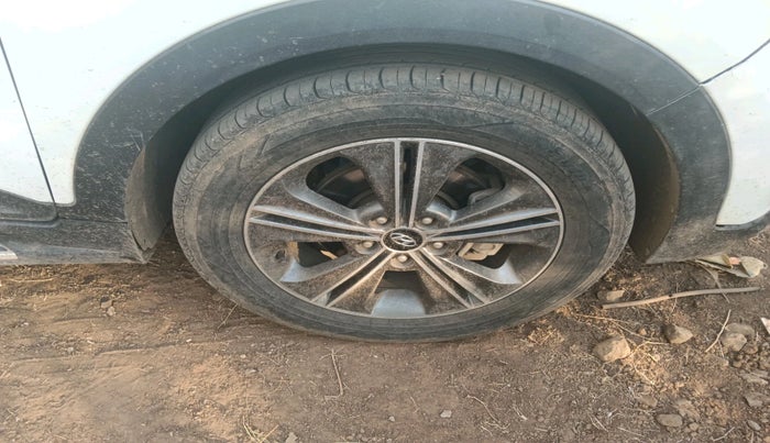 2016 Hyundai Creta SX (O) 1.6 DIESEL, Diesel, Manual, 1,01,721 km, tyre