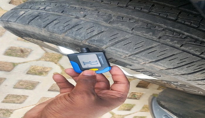 2015 Mahindra TUV300 T8 AMT, Diesel, Automatic, 99,024 km, tyre