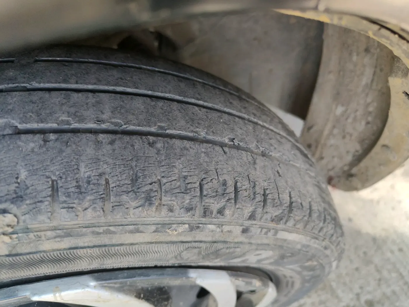 2013 Maruti Zen Estilo LX, Petrol, Manual, 1,29,505 km, tyre