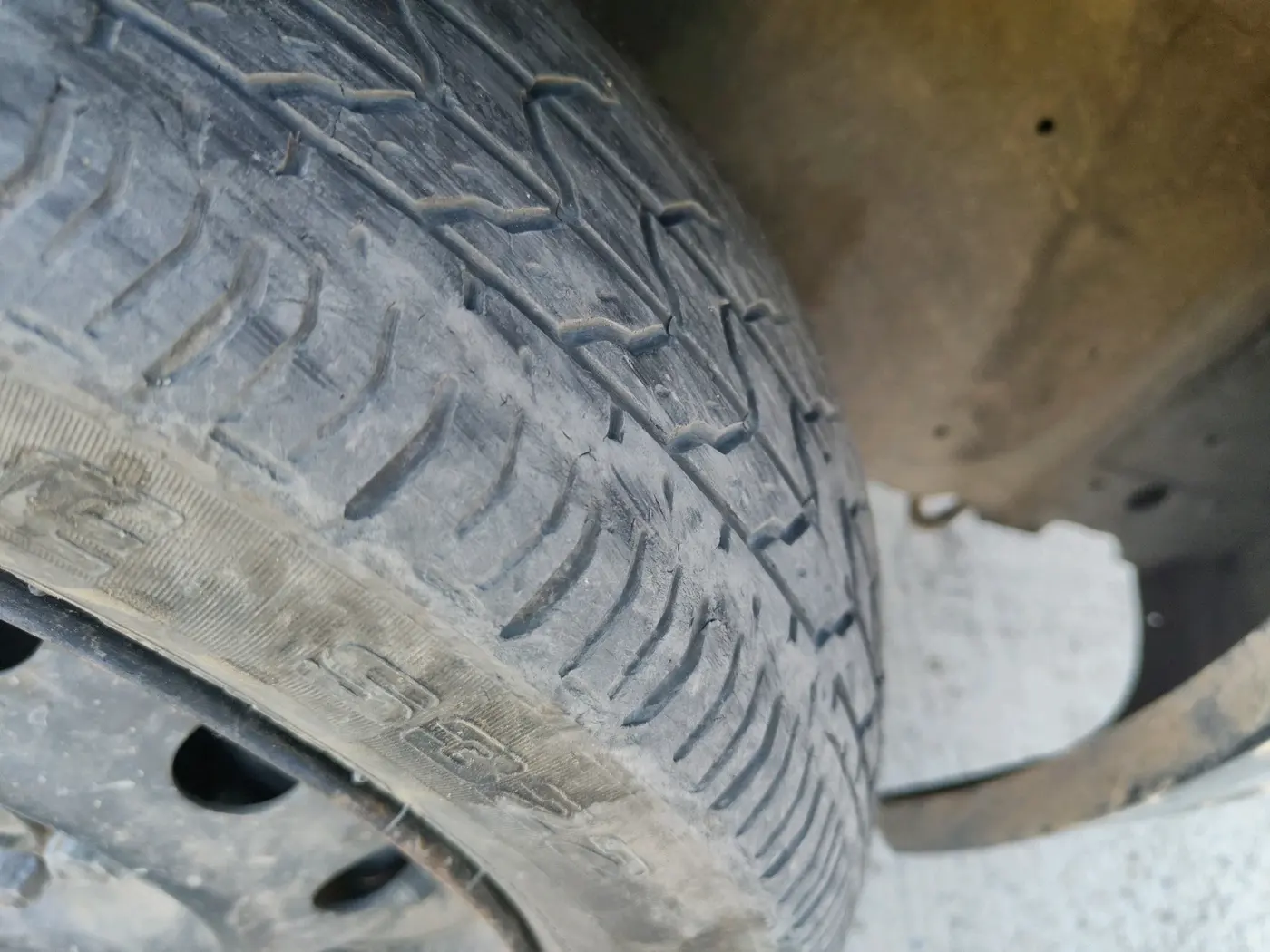 2013 Maruti Zen Estilo LX, Petrol, Manual, 1,29,505 km, tyre
