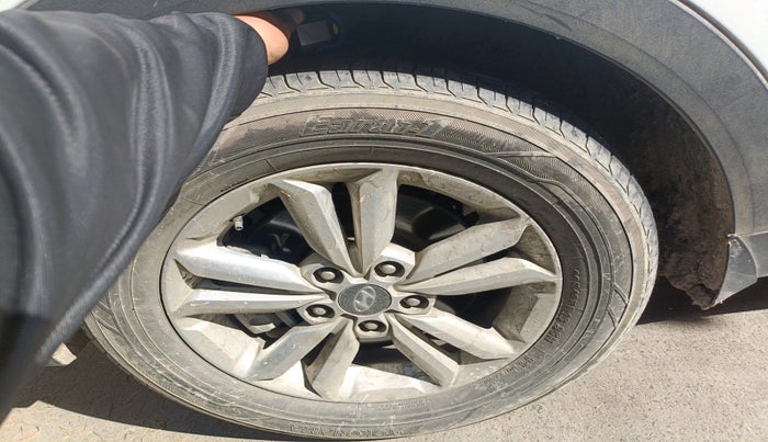 2016 Hyundai Creta SX PLUS 1.6 DIESEL, Diesel, Manual, 1,04,699 km, tyre