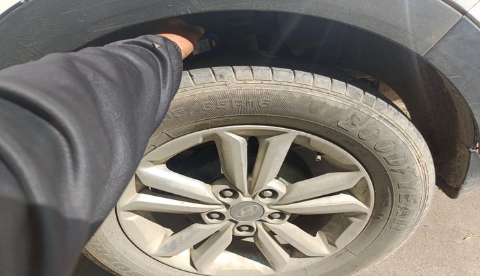 2016 Hyundai Creta SX PLUS 1.6 DIESEL, Diesel, Manual, 1,04,699 km, tyre