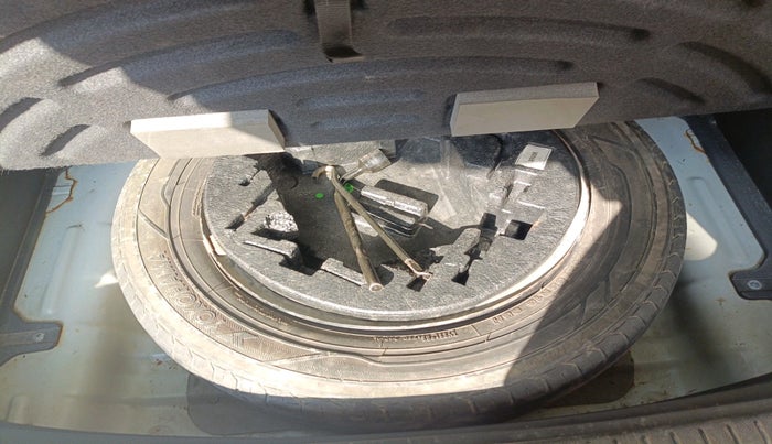 2016 Hyundai Creta SX PLUS 1.6 DIESEL, Diesel, Manual, 1,04,699 km, tyre