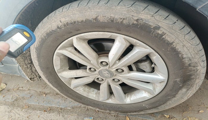 2016 Hyundai Creta SX PLUS 1.6 DIESEL, Diesel, Manual, 1,04,699 km, tyre