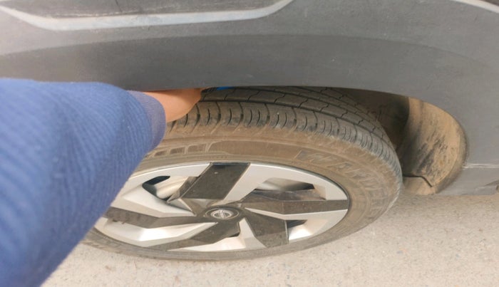 2025 Nissan MAGNITE Visia EZ-Shift, Petrol, Automatic, 5,993 km, tyre